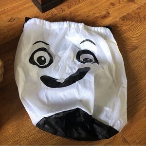 Ghost Halloween drawstring bag is should strap